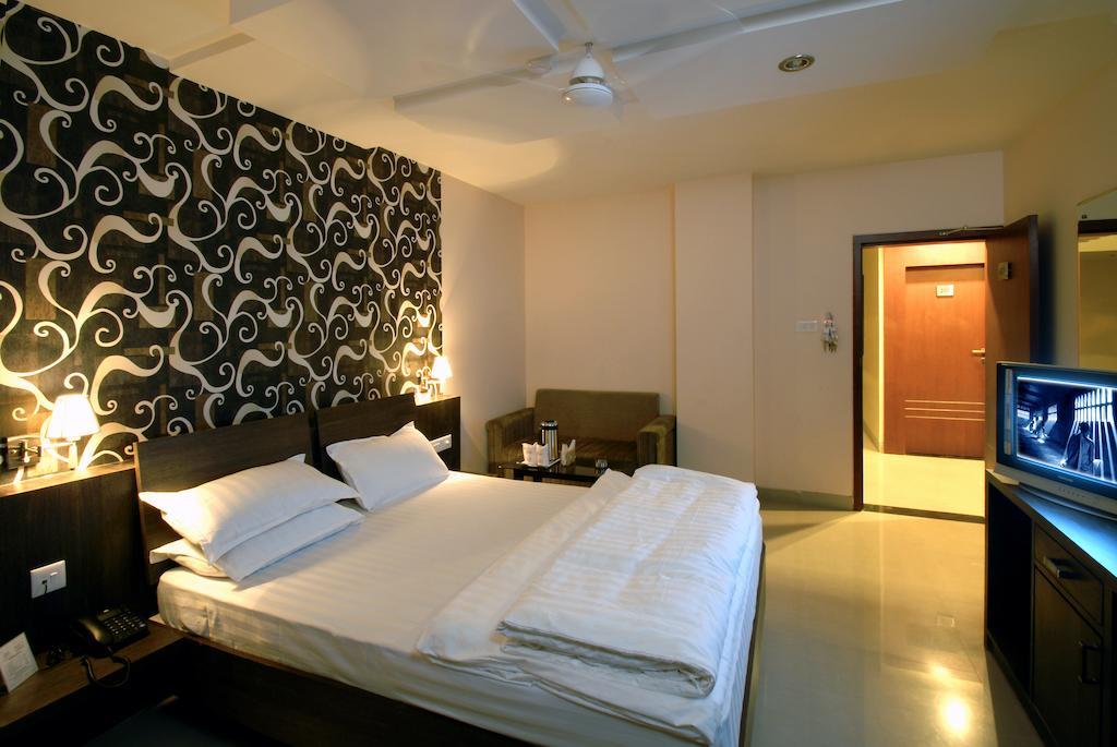 Hotel Tulsi Exotic Бопал Стая снимка