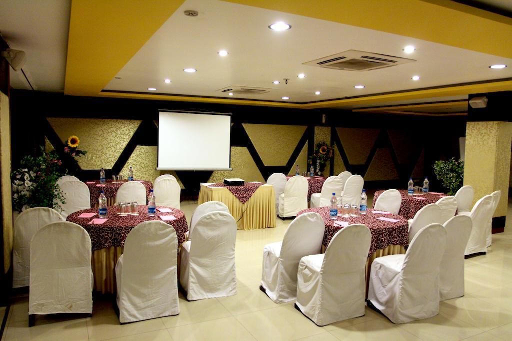 Hotel Tulsi Exotic Бопал Екстериор снимка